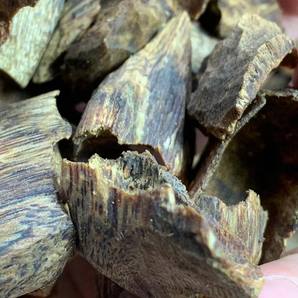 Very High quality Genuine Chinese Incense Wood Chips (Yellow Oil Natural)